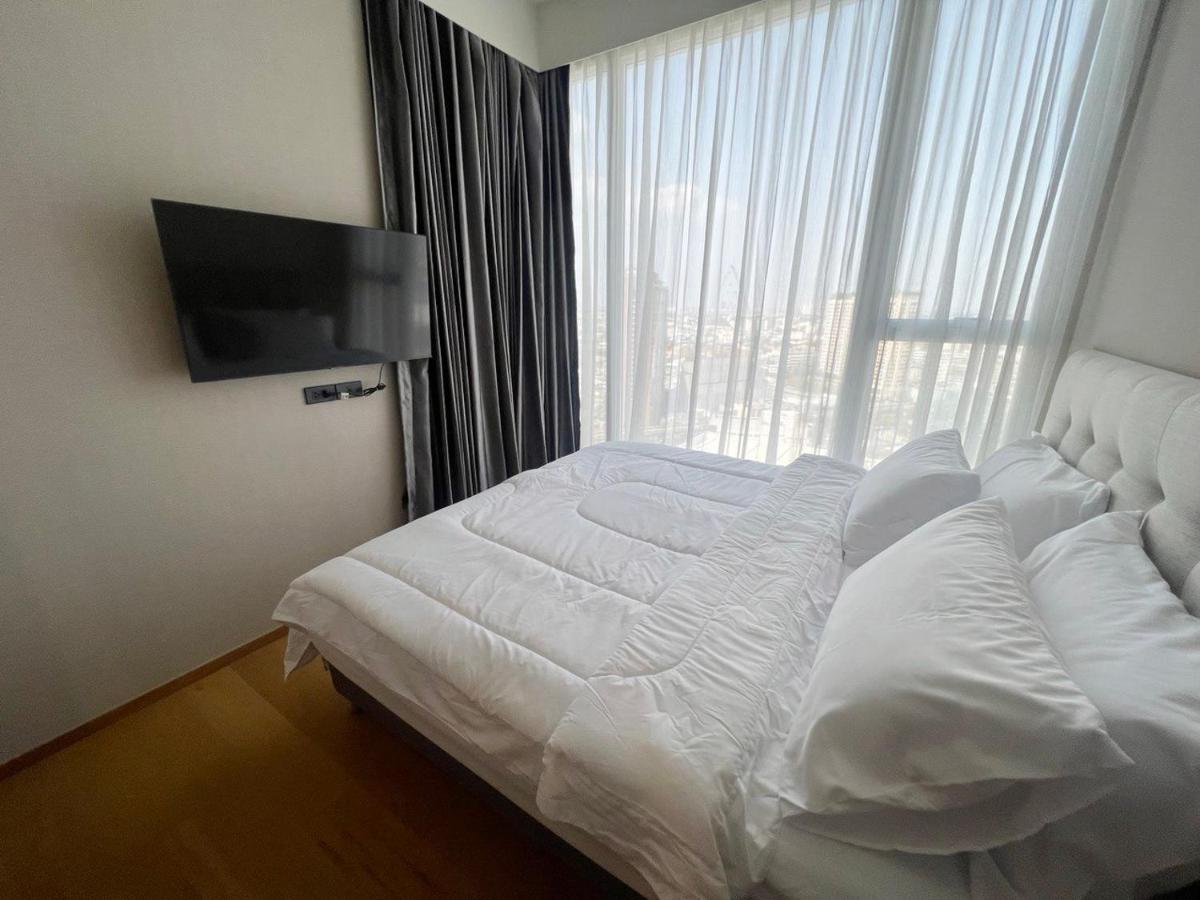 2 Bedroom Luxury Apartment 3 Min Walk From Bts Ekkamai Bangkok Exterior photo